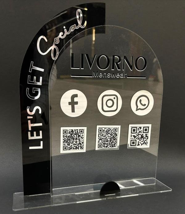 Social media plexi
